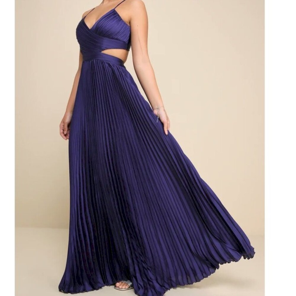 Lulu's Got the Glam Pleated Cutout Maxi Dress Size Large NWOT - Picture 3 of 5